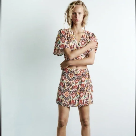 ZARA Ikat Print Puff Sleeve Crop Top - Size M NWT - Picture 4 of 12